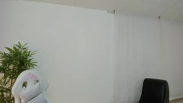 martina foxy  online show from February 27, 2026, 12:16 pm