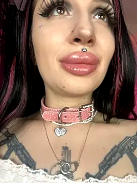 Molly  Moon online show from December 5, 2024, 8:33 am