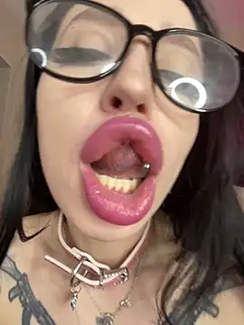 Molly  Moon online show from April 22, 2026, 2:36 am