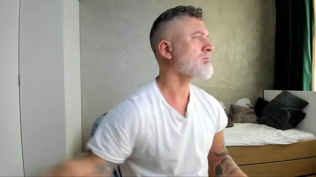 BlowMyXXL online show from September 9, 2025, 4:56 am