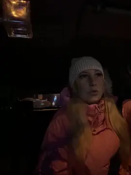 Snapshot of MerlinDave chatting on December 16, 2025, 1:43 am MerlinDave online show from December 16, 2025, 1:43 am