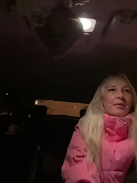 Snapshot of MerlinDave chatting on January 6, 2026, 1:31 am MerlinDave online show from January 6, 2026, 1:31 am