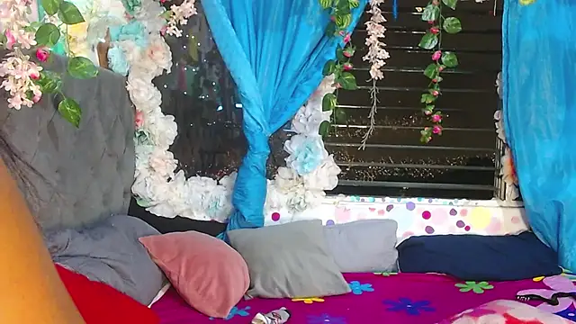 Karly coffe online show from October 5, 2025, 8:01 am