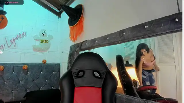 sarajhonson dl online show from October 16, 2025, 5:14 pm