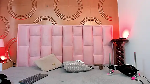 emmily keller19 online show from February 4, 2025, 1:27 pm