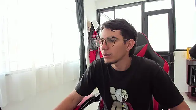 MauroD17 online show from April 14, 2026, 3:29 pm