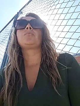 lauramcdowell1 online show from February 8, 2025, 3:10 pm