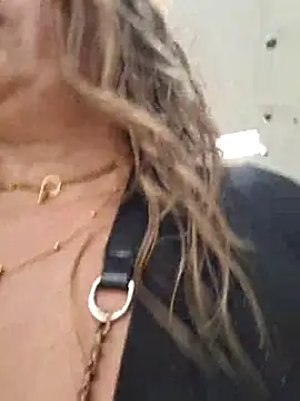 lauramcdowell1 online show from February 14, 2025, 8:37 pm