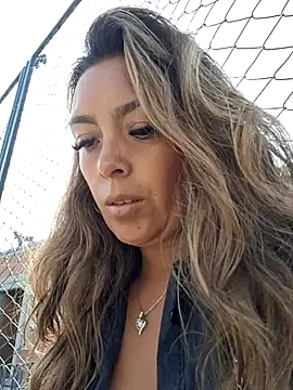 lauramcdowell1 online show from February 15, 2025, 2:00 pm