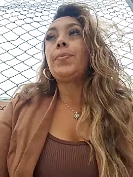 lauramcdowell1 online show from February 23, 2025, 1:32 pm