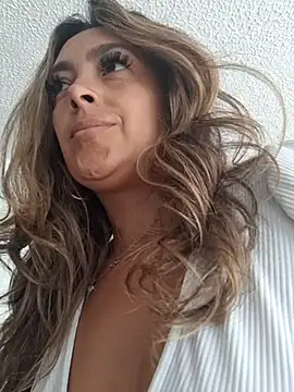 lauramcdowell1 online show from March 9, 2025, 4:55 pm