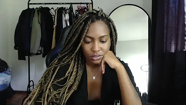 marisilva br online show from February 3, 2025, 12:03 pm