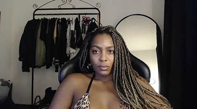 marisilva br online show from February 10, 2025, 9:36 pm