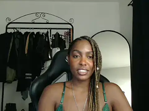 marisilva br online show from February 26, 2025, 12:05 am