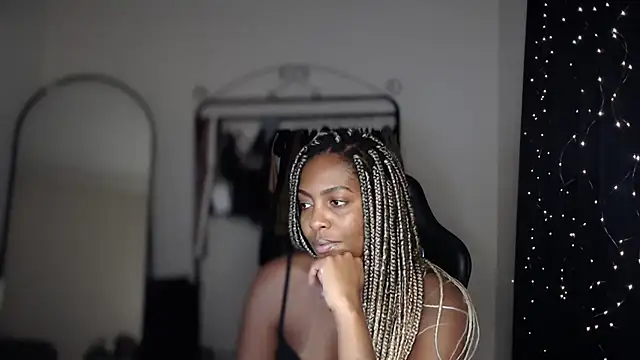 marisilva br online show from October 6, 2025, 10:07 pm