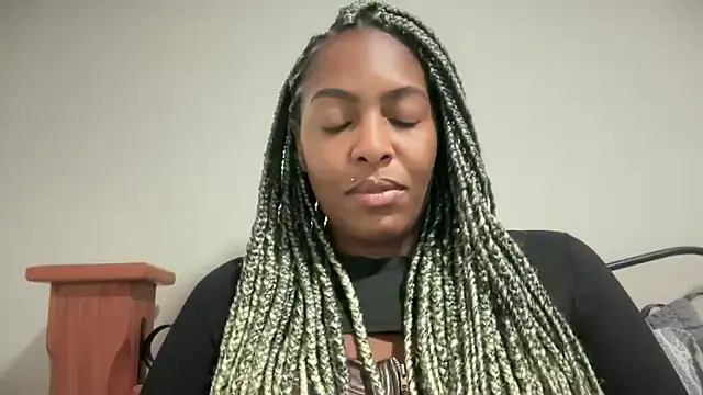 marisilva br online show from October 13, 2025, 5:35 pm