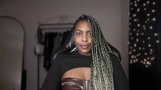 marisilva br online show from November 18, 2025, 9:08 pm