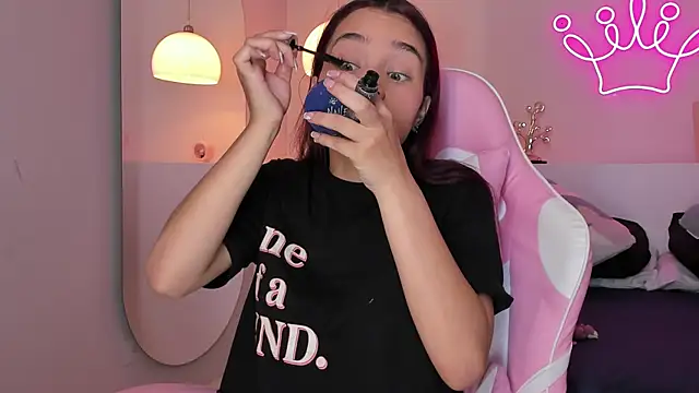 violeth hill online show from February 7, 2025, 4:06 am