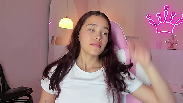 violeth hill online show from March 8, 2025, 7:20 pm