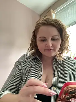 Snapshot of GingerSnap33 chatting on June 16, 2026, 12:02 am GingerSnap33 online show from June 16, 2026, 12:02 am