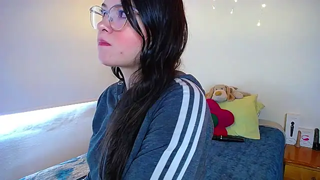 juli05star20 online show from February 2, 2025, 3:17 pm