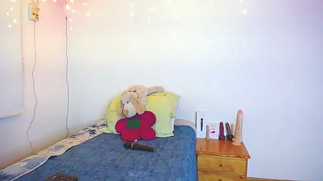 juli05star20 online show from February 6, 2025, 1:27 am