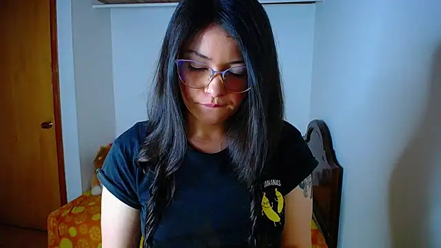 juli05star20 online show from February 16, 2025, 1:25 am