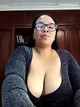 XMara online show from February 3, 2025, 7:42 pm