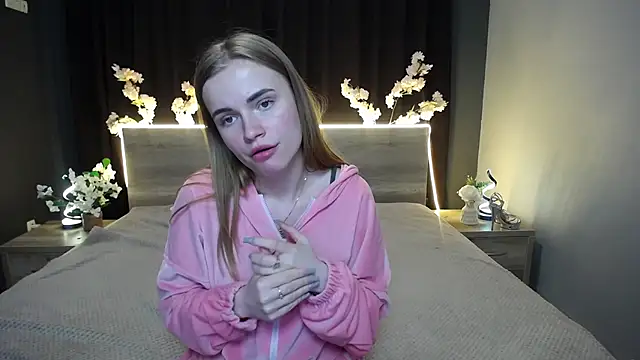 MargaritaKiss online show from April 21, 2026, 2:04 am