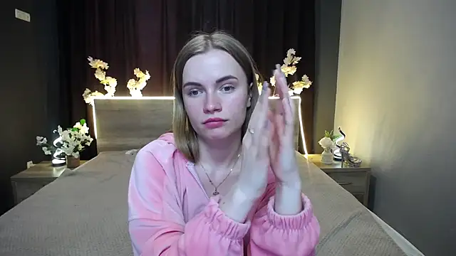 MargaritaKiss online show from April 21, 2026, 3:02 am