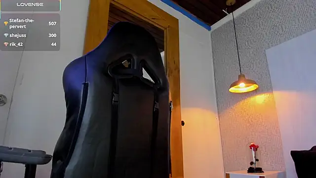 CloeRodriguez online show from April 21, 2026, 1:42 am