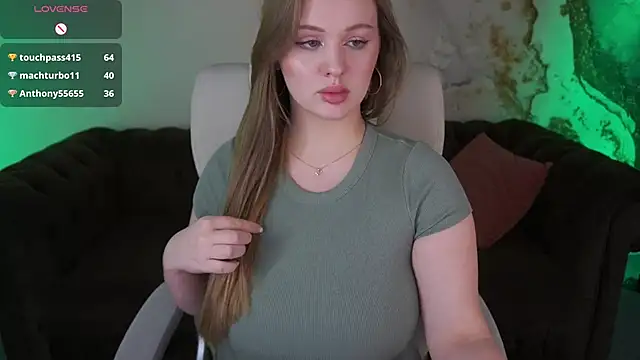 LylaYeess online show from January 31, 2025, 10:42 am