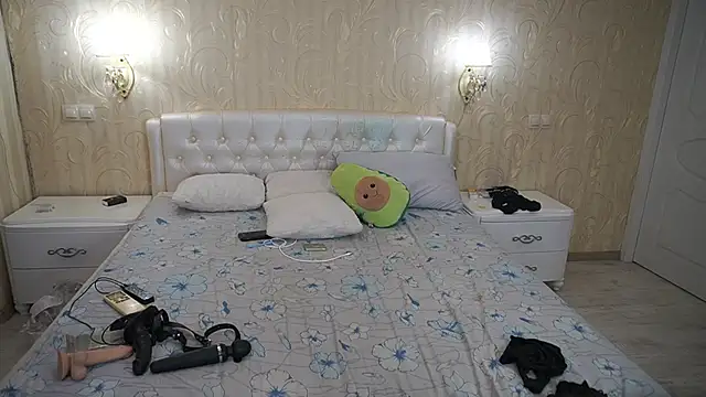 LunaaMayy online show from April 21, 2026, 2:51 am