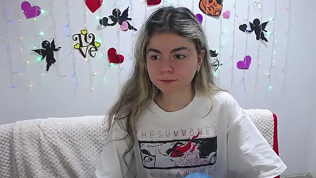 TinaRedly online show from February 1, 2025, 3:52 am