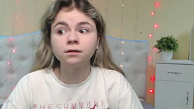 TinaRedly online show from February 4, 2025, 12:40 am