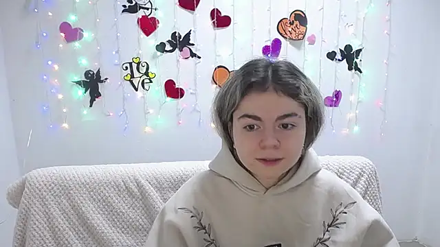 TinaRedly online show from February 21, 2025, 6:26 pm