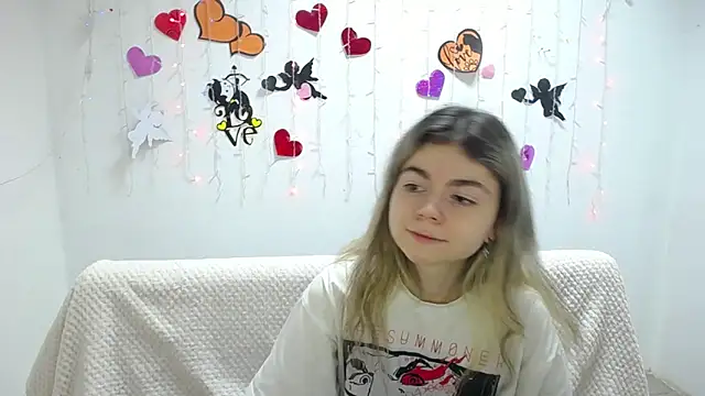 TinaRedly online show from February 28, 2025, 9:44 pm