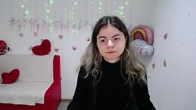 TinaRedly online show from October 10, 2025, 5:12 pm