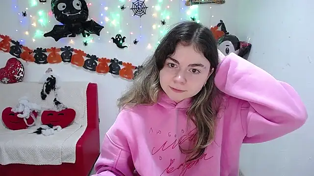 TinaRedly online show from October 27, 2025, 6:12 pm