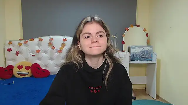 TinaRedly online show from November 12, 2025, 6:58 am