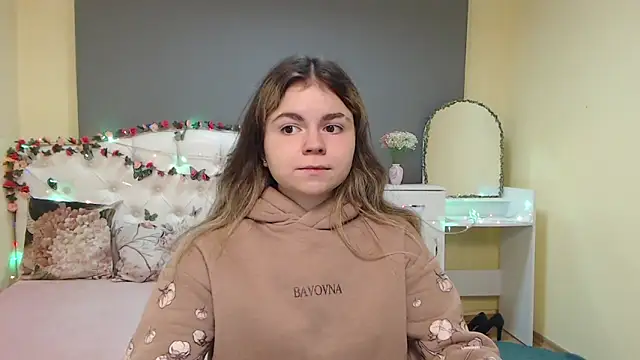 TinaRedly online show from March 21, 2026, 6:44 pm