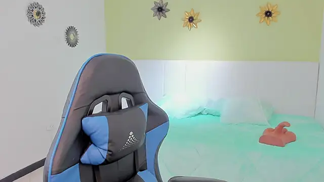 amira cute2 online show from February 1, 2025, 7:36 am