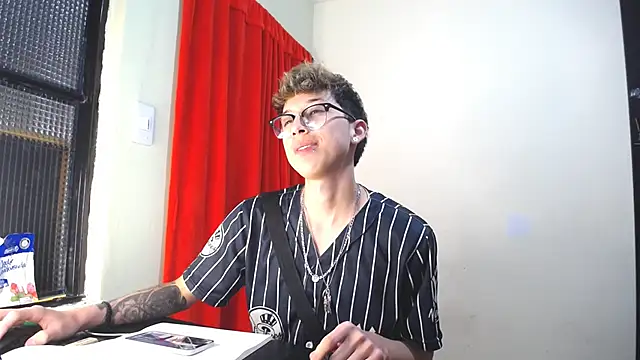  Thomas hot  online show from February 4, 2025, 6:17 pm