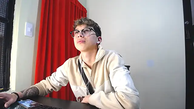  Thomas hot  online show from February 5, 2025, 7:42 pm