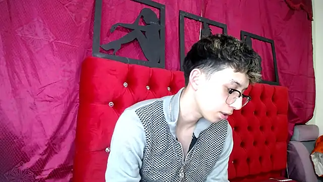  Thomas hot  online show from March 23, 2025, 4:27 am