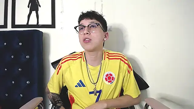  Thomas hot  online show from September 10, 2025, 2:33 am