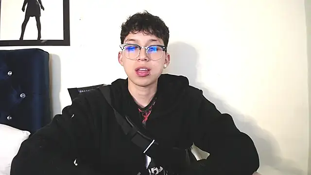  Thomas hot  online show from October 24, 2025, 1:35 am