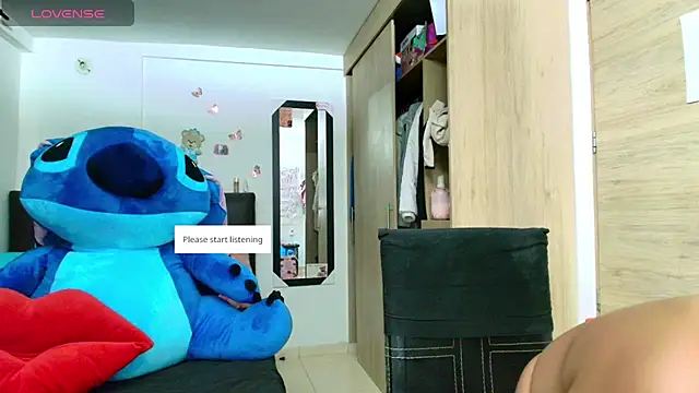 megan collins96 online show from April 21, 2026, 9:06 pm