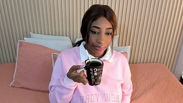 charlottebrowns  online show from November 10, 2025, 12:15 pm