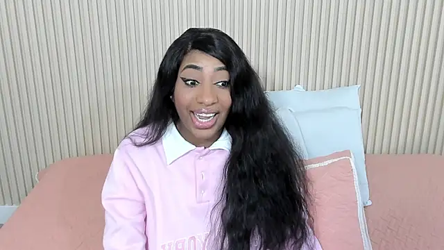 charlottebrowns  online show from November 22, 2025, 12:15 pm